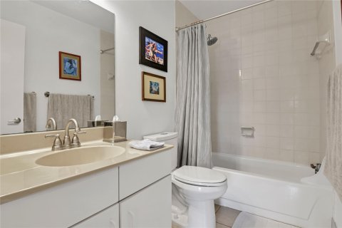 Condo in Fort Lauderdale, Florida, 3 bedrooms  № 1182658 - photo 11