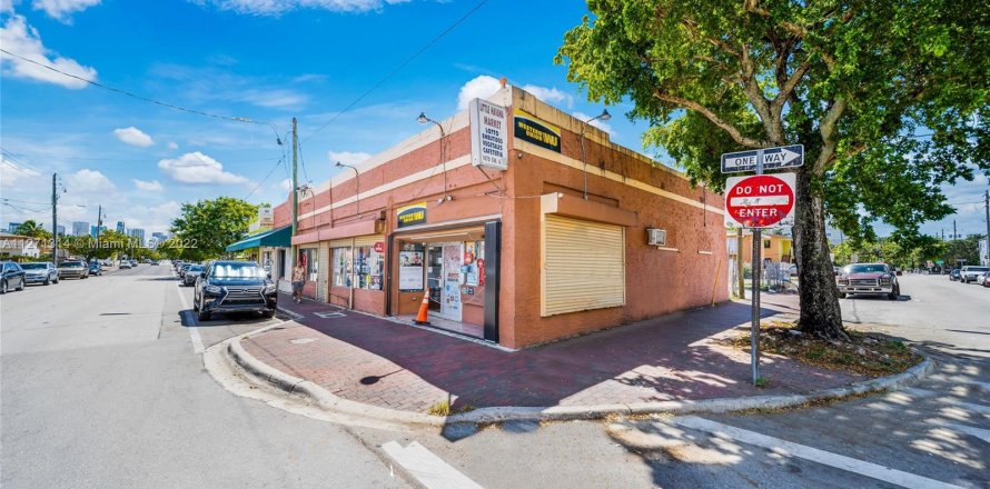 Commercial property in Miami, Florida № 120423