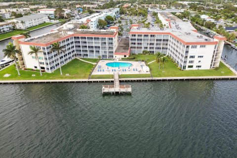 Condominio en venta en North Palm Beach, Florida, 1 dormitorio, 66.89 m2 № 860513 - foto 2