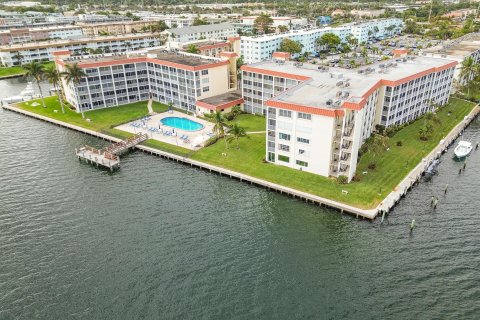 Condominio en venta en North Palm Beach, Florida, 1 dormitorio, 66.89 m2 № 860513 - foto 1