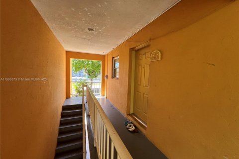 Condominio en venta en Hialeah, Florida, 1 dormitorio, 91.23 m2 № 1120373 - foto 7