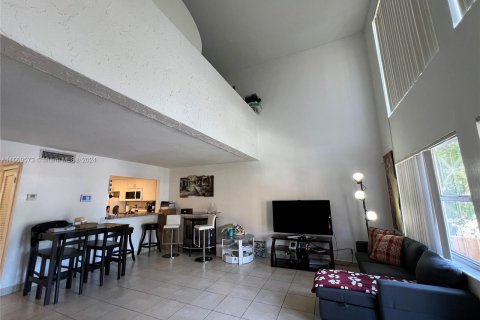 Condo in Hialeah, Florida, 1 bedroom  № 1120373 - photo 1