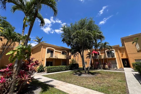 Condo in Hialeah, Florida, 1 bedroom  № 1120373 - photo 3