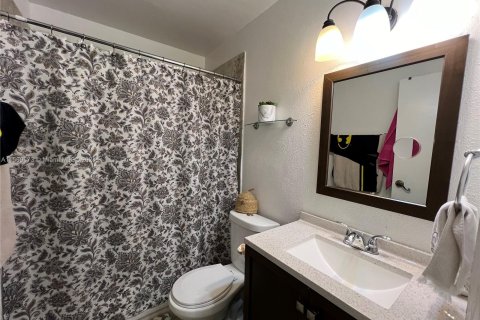 Condominio en venta en Hialeah, Florida, 1 dormitorio, 91.23 m2 № 1120373 - foto 18