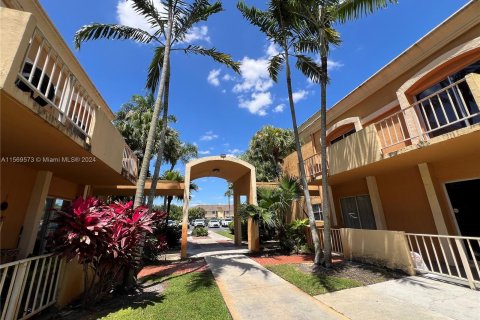 Condo in Hialeah, Florida, 1 bedroom  № 1120373 - photo 5