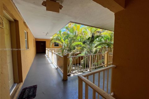 Condo in Hialeah, Florida, 1 bedroom  № 1120373 - photo 6