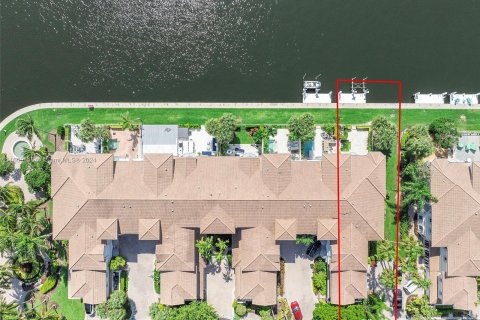 Touwnhouse à vendre à Aventura, Floride: 5 chambres, 297.29 m2 № 1231974 - photo 22