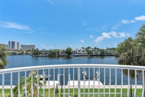 Touwnhouse à vendre à Aventura, Floride: 5 chambres, 297.29 m2 № 1231974 - photo 26