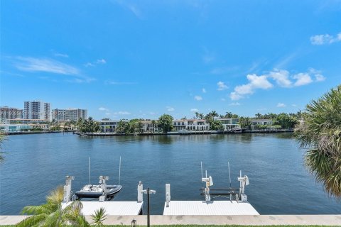 Touwnhouse à vendre à Aventura, Floride: 5 chambres, 297.29 m2 № 1231974 - photo 19