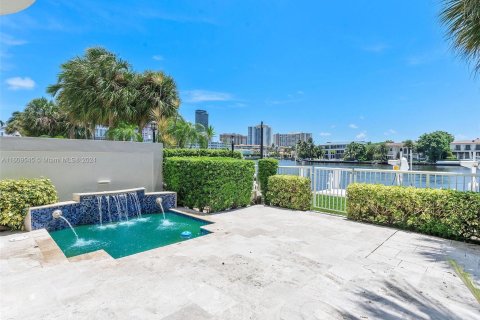 Adosado en venta en Aventura, Florida, 5 dormitorios, 297.29 m2 № 1231974 - foto 21