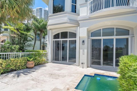 Adosado en venta en Aventura, Florida, 5 dormitorios, 297.29 m2 № 1231974 - foto 20