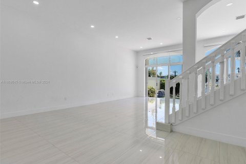 Touwnhouse à vendre à Aventura, Floride: 5 chambres, 297.29 m2 № 1231974 - photo 12