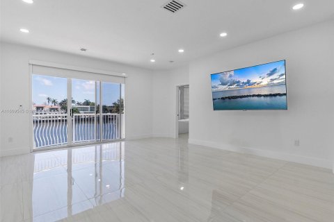 Adosado en venta en Aventura, Florida, 5 dormitorios, 297.29 m2 № 1231974 - foto 24