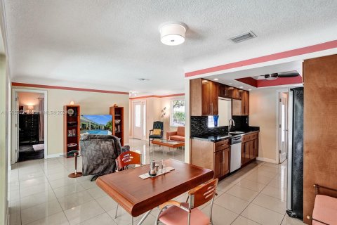 Villa ou maison à vendre à Oakland Park, Floride: 3 chambres, 127.74 m2 № 1116014 - photo 12