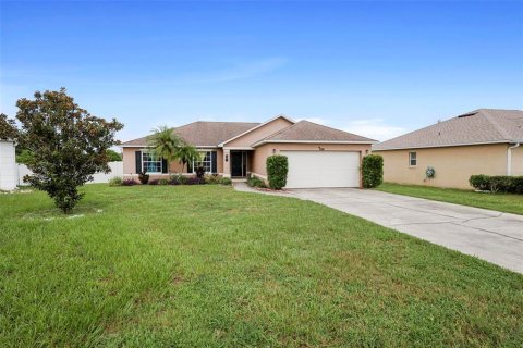 House in Winter Haven, Florida 3 bedrooms, 140.65 sq.m. № 1339991 - photo 1