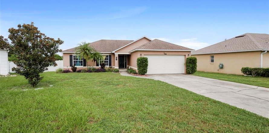 House in Winter Haven, Florida 3 bedrooms, 140.65 sq.m. № 1339991