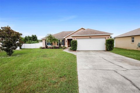 House in Winter Haven, Florida 3 bedrooms, 140.65 sq.m. № 1339991 - photo 2