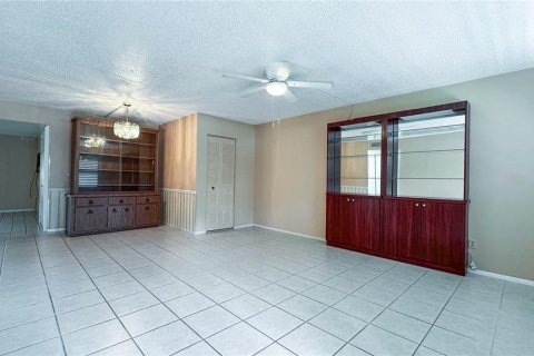 Condo in Saint Petersburg, Florida, 2 bedrooms  № 1340687 - photo 4