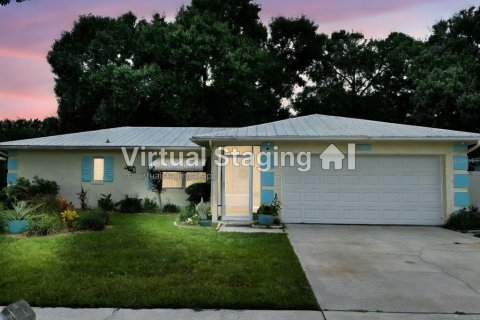 House in Vero Beach, Florida 2 bedrooms, 117.99 sq.m. № 1389174 - photo 1