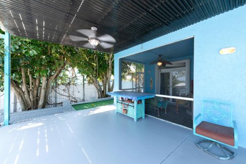 House in Jensen Beach, Florida 5 bedrooms, 307.23 sq.m. № 1145962 - photo 23
