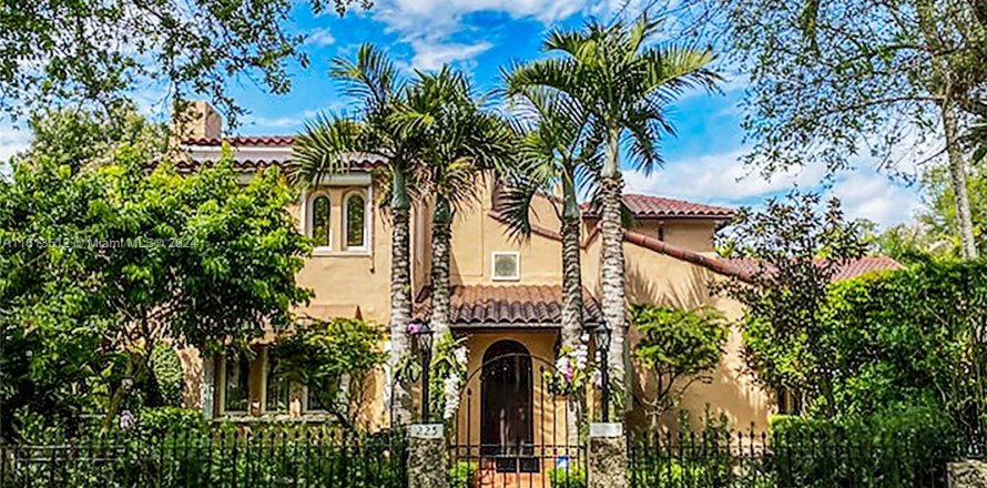 Villa ou maison à Coral Gables, Floride 4 chambres, 449.09 m2 № 1236354