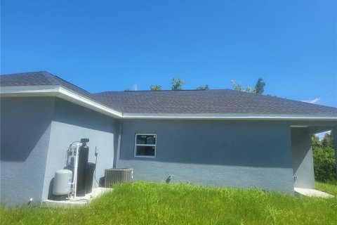 House in Punta Gorda, Florida 2 bedrooms, 104.33 sq.m. № 710735 - photo 4