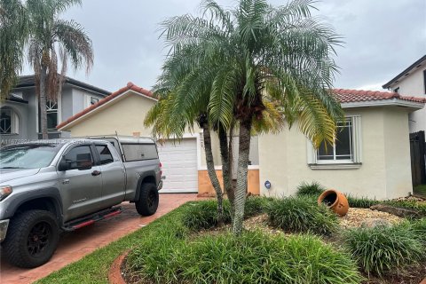 Casa en venta en Hialeah, Florida, 3 dormitorios, 147.44 m2 № 1395908 - foto 1