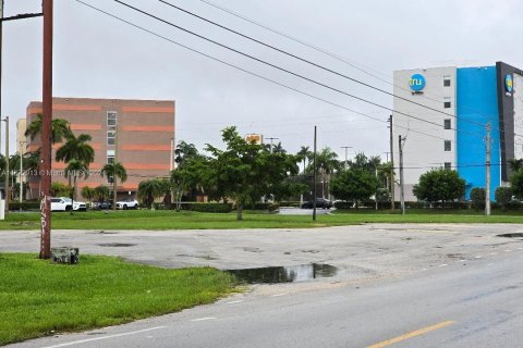 Propiedad comercial en venta en Florida City, Florida № 1395907 - foto 4