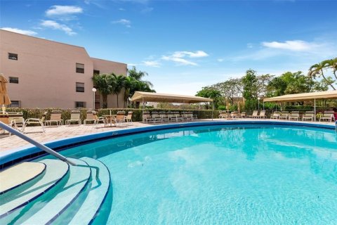 Condo in Sunrise, Florida, 2 bedrooms  № 881020 - photo 18