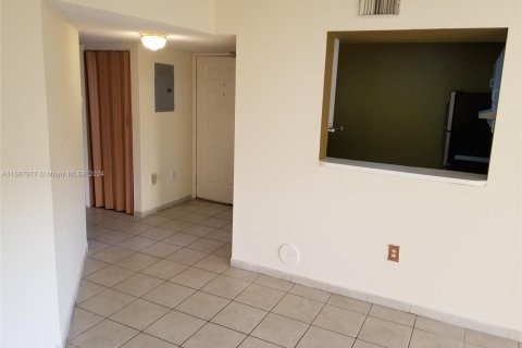 Condo in Miami, Florida, 2 bedrooms  № 1388288 - photo 6