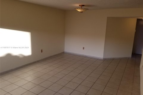 Condo in Miami, Florida, 2 bedrooms  № 1388288 - photo 5