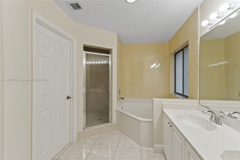 Villa ou maison à vendre à Miami, Floride: 4 chambres, 206.15 m2 № 1388250 - photo 29