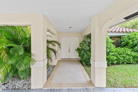 House in Miami, Florida 4 bedrooms, 206.15 sq.m. № 1388250 - photo 9