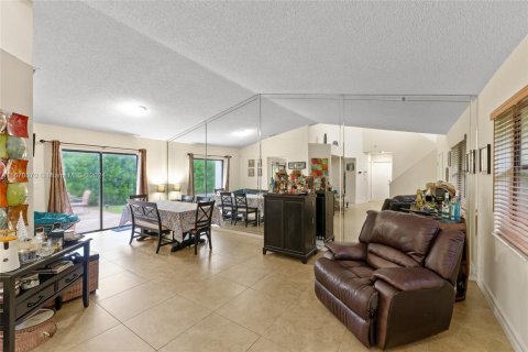 Casa en venta en Miami, Florida, 4 dormitorios, 206.15 m2 № 1388250 - foto 12