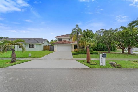 House in Miami, Florida 4 bedrooms, 206.15 sq.m. № 1388250 - photo 2