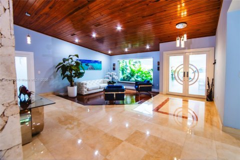 Villa ou maison à vendre à Miami, Floride: 4 chambres, 371.05 m2 № 1388210 - photo 18