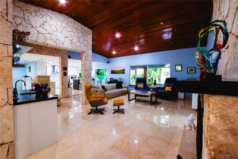 Villa ou maison à vendre à Miami, Floride: 4 chambres, 371.05 m2 № 1388210 - photo 30