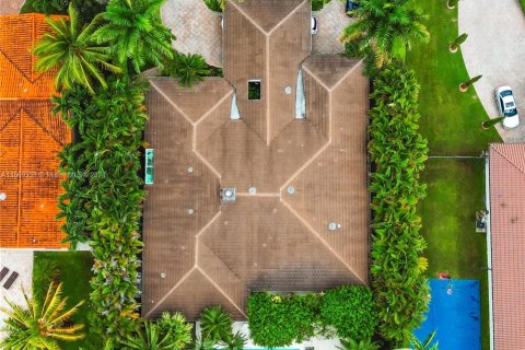 Villa ou maison à vendre à Miami, Floride: 4 chambres, 371.05 m2 № 1388210 - photo 6