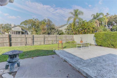 House in Tampa, Florida 4 bedrooms, 201.97 sq.m. № 1419696 - photo 30