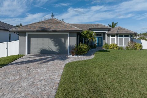 Villa ou maison à vendre à Cape Coral, Floride: 3 chambres, 165.46 m2 № 939221 - photo 1