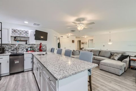 Casa en venta en Tampa, Florida, 5 dormitorios, 331.29 m2 № 1392665 - foto 4