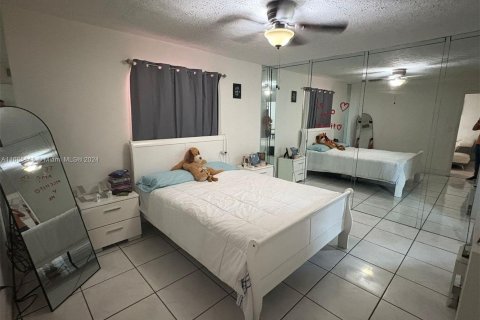 Condominio en venta en Hialeah, Florida, 2 dormitorios, 82.68 m2 № 1423180 - foto 7