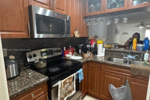 Condominio en venta en Hialeah, Florida, 2 dormitorios, 82.68 m2 № 1423180 - foto 6