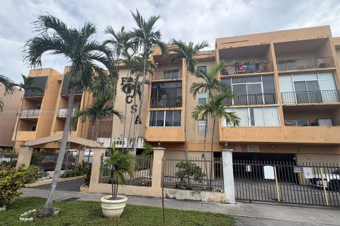 Condominio en venta en Hialeah, Florida, 2 dormitorios, 82.68 m2 № 1423180 - foto 1