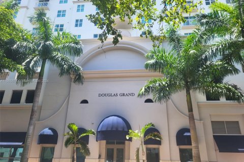 Condominio en venta en Coral Gables, Florida, 2 dormitorios, 98.29 m2 № 1423223 - foto 1