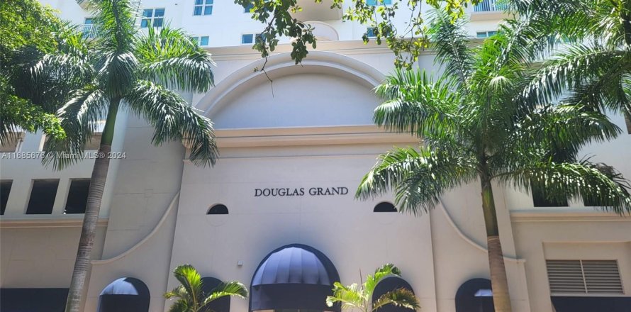 Condominio en Coral Gables, Florida, 2 dormitorios  № 1423223