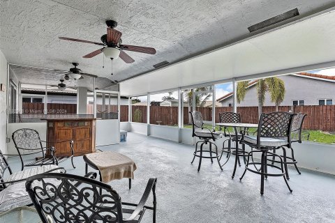 Casa en venta en Davie, Florida, 4 dormitorios, 198.81 m2 № 1293237 - foto 29