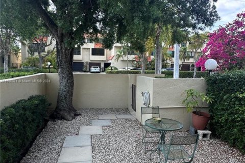 Townhouse in Miami Shores, Florida 2 bedrooms, 140 sq.m. № 1421431 - photo 23