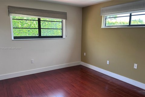 Townhouse in Miami Shores, Florida 2 bedrooms, 140 sq.m. № 1421431 - photo 7