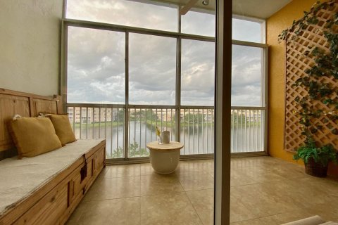 Condominio en venta en Tamarac, Florida, 2 dormitorios, 134.71 m2 № 1005419 - foto 18